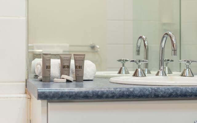 StayCentral - Heritage Warehouse Retreat