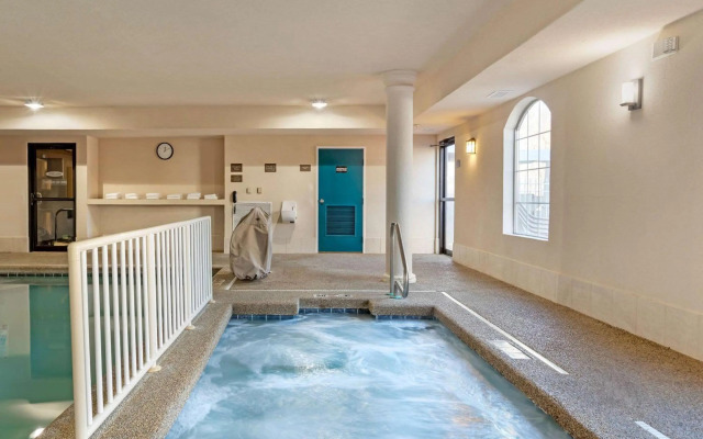 Comfort Suites Stevensville - St. Joseph