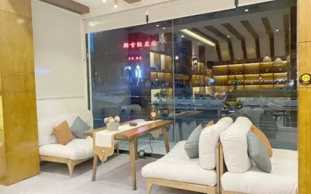 Hidden Qishan Residence (Siguniangshan Changpinggou Scenic Area)