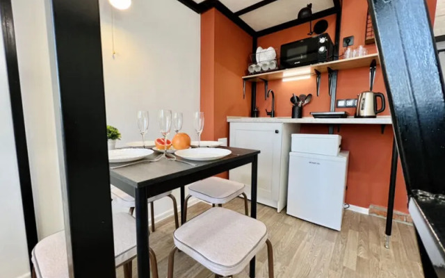 Диван и Чемодан на ул. Вокзальная магистраль, 2