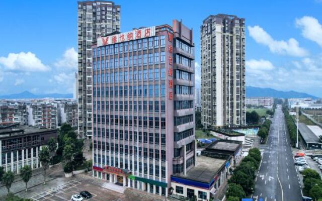 Vienna Hotel (Chongqing Dazu Shuangqiao Jingkai District Hotel）