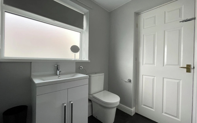Cosy & Comfortable Apt with Parking