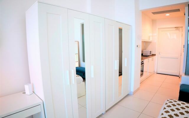 Luxury on the Palm with Marina view balcony