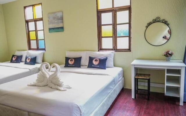 RoomQuest Amphawa Floating Market