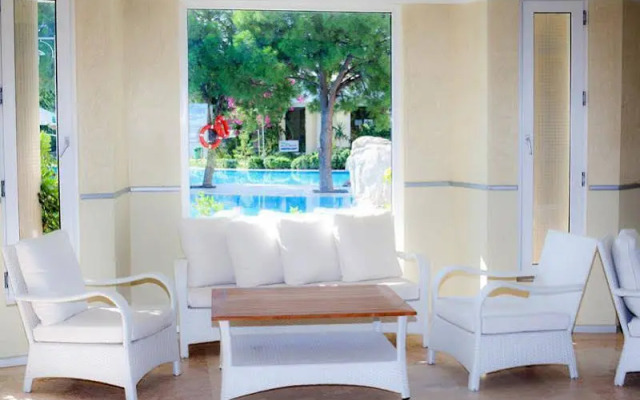 Royal Palm Beach Hotel