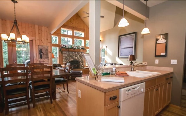 Meadow Wood Lodge in Shugart Flats