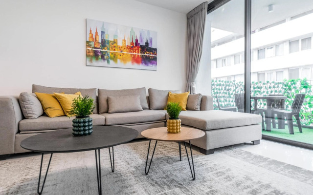 Spacious & Design 2BDR W/ balcony and parking