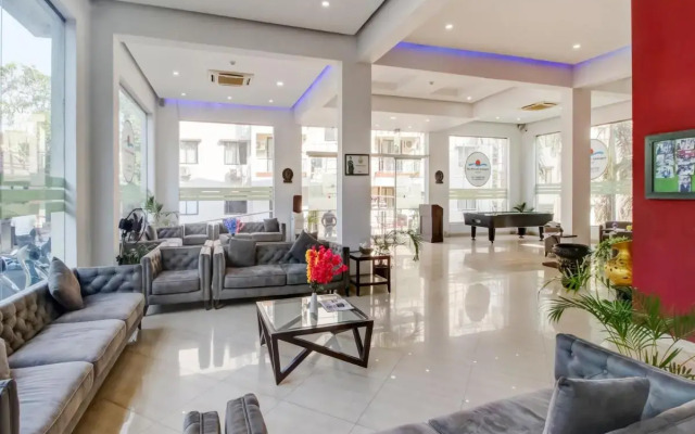 Collection O 702525 Royal Apartments