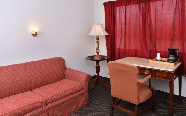 Castle Inn & Suites By OYO Chickasha