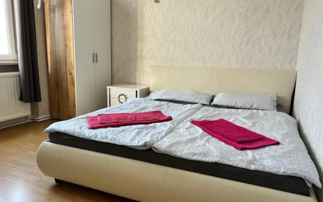 EasyStay 3BR shared Apt. Near Meidling