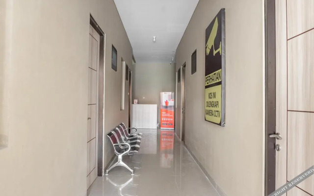 RedDoorz Near Universitas Surabaya