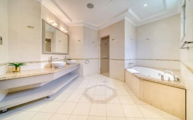 Beachfront 5BR Villa w Private Pool at the Palm