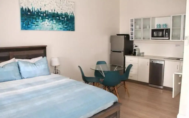 Smugglers Inn Studio Apartments