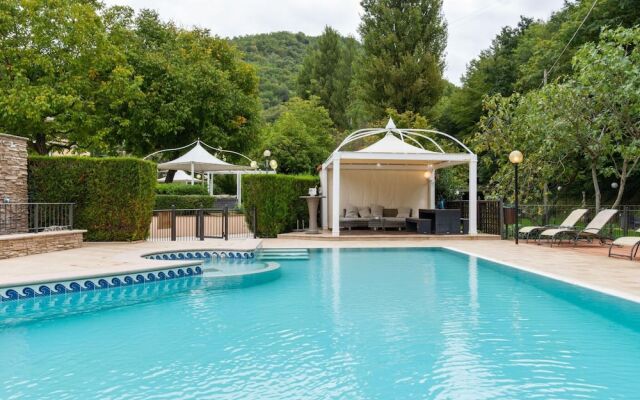 Family Escape With Pools and Sauna