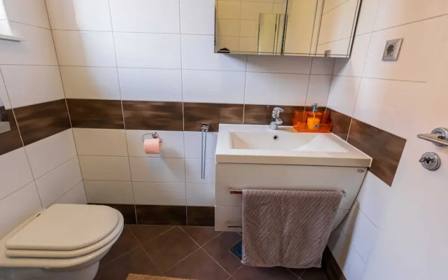 Charming Three Bedroom House Turanj