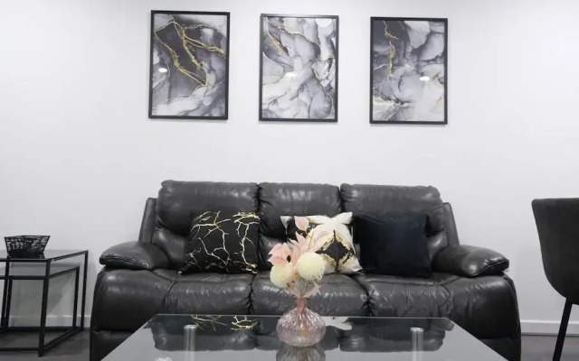 Manchester - 3 Bedroom House - Sleeps 5 - Etihcity