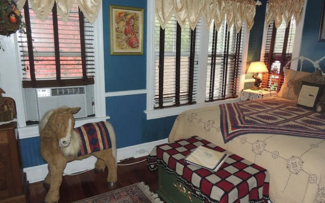 Historic Farnsworth House Inn
