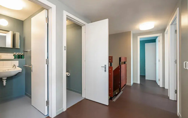 Chic Three-bedroom Home in Poplar