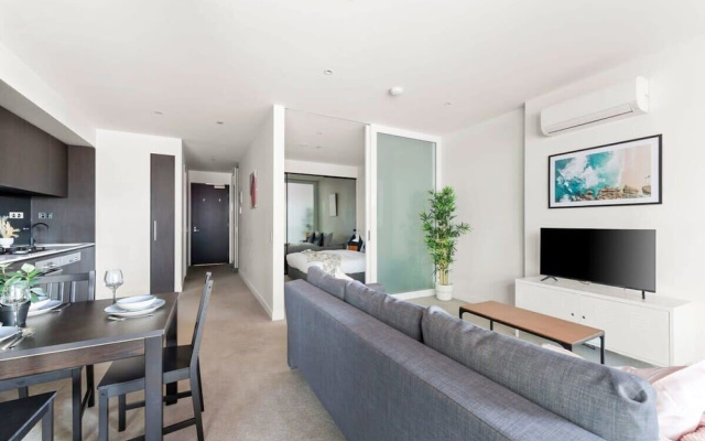 Stylish & Modern 2BR Apt Near Victoria Market – Guest Rooms – Melbourne