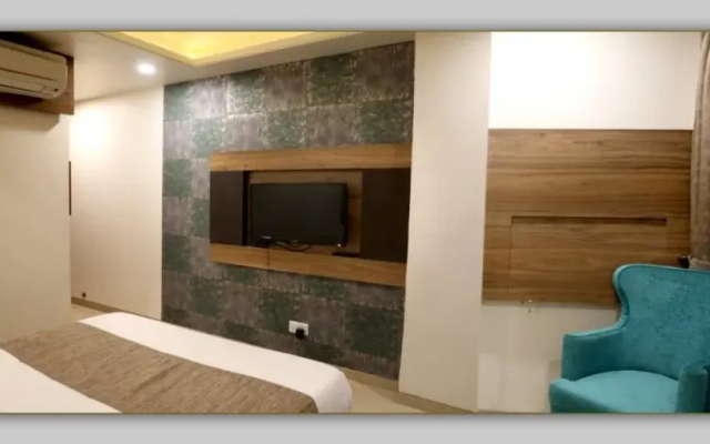 Hotel Adarsh Palace