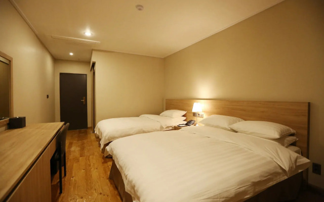 Palgong Emillia Hotel