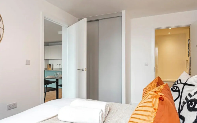 Waterside Flat in Central Leeds