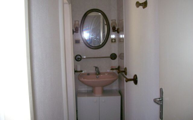 House With 3 Bedrooms in Bourbon-lancy, With Wifi