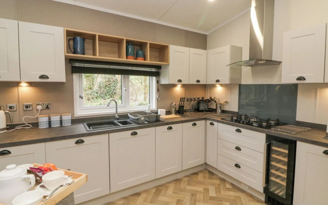 18 Manleigh Park