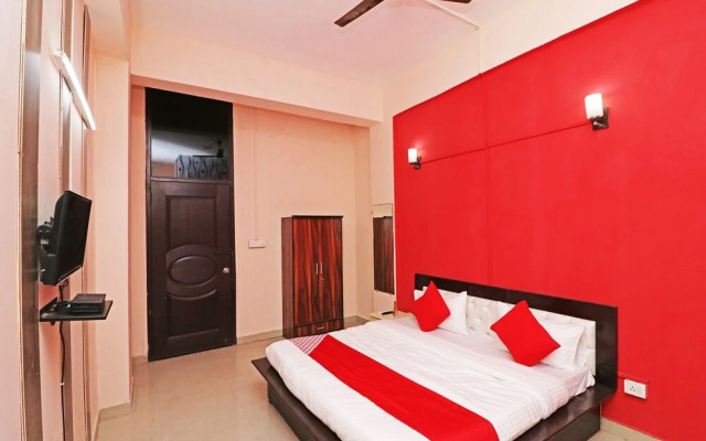 Glorious Stayz 53 Deluxe by OYO Rooms