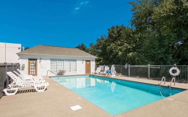 Quality Inn Decherd / Winchester