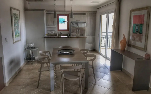 Superb 2-bedroom Designer Apartment