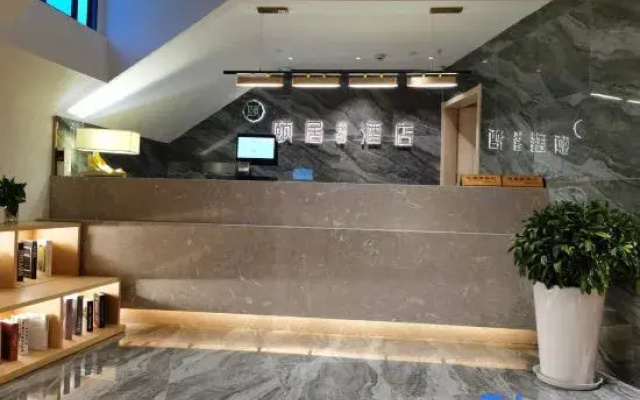 Shanghai Yiju Light Luxury Hotel