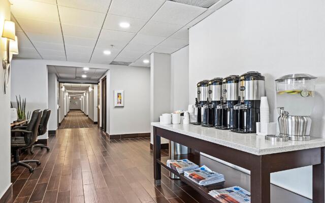 Holiday Inn St. Petersburg West by IHG