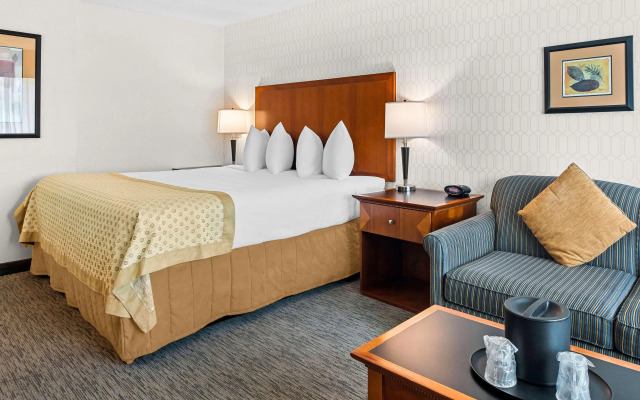 Best Western Plus Langley Inn