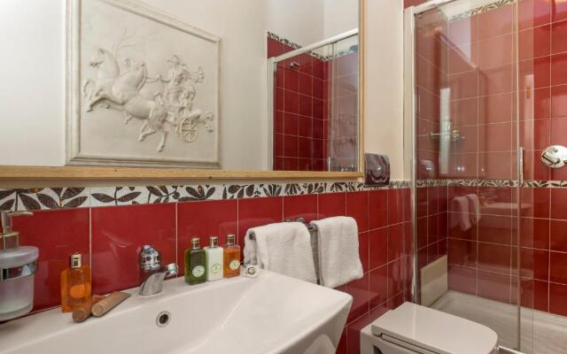 Luxury Apt with Colosseum View
