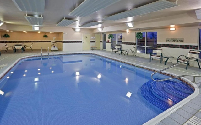 Country Inn & Suites by Radisson, Marion, OH