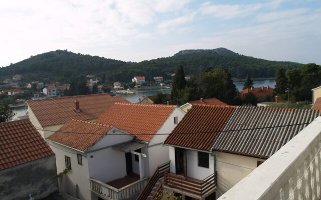 Room in Apartment - Charming Apartment Venilia Blue, Sleeps 4