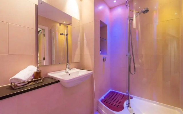 JOIVY 5-star Luxurious George Street Apartment
