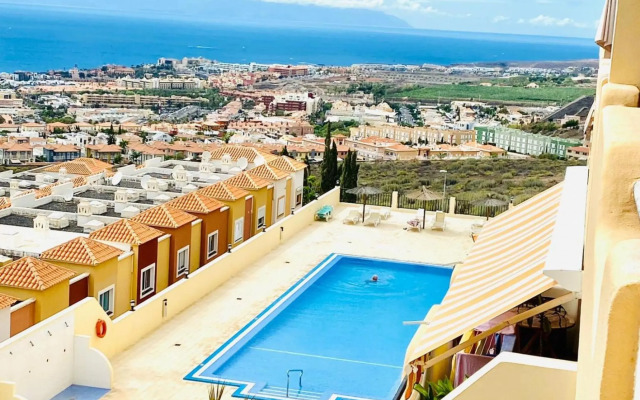 Enjoy Sunsets at Fully Equipped 2BR Oceanside View