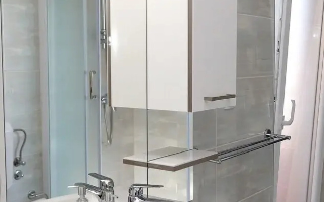 Beautiful 2-bed Apartment in Okrug Gornji