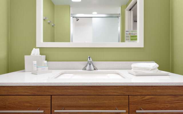 Home2 Suites by Hilton Milwaukee Airport