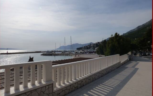 Sea View Apartment for 2-3 People - Family