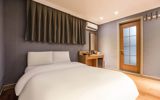 Film37.2 Hotel