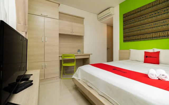 RedDoorz Syariah near Prasetya Mulya Cilandak Campus