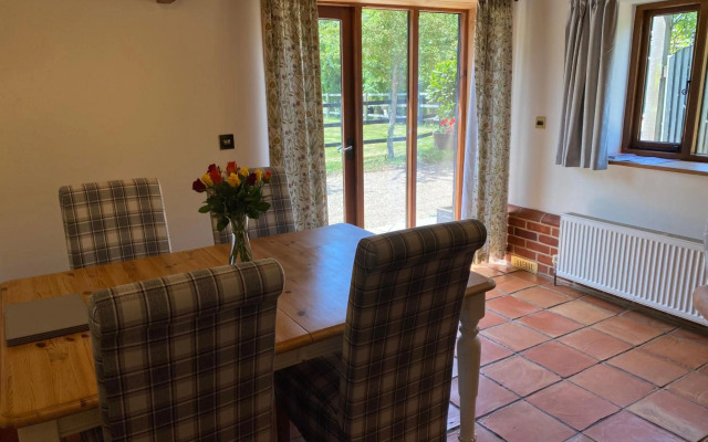 Brundish, Suffolk Barn, 2 Bed Idyllic 6 Acres