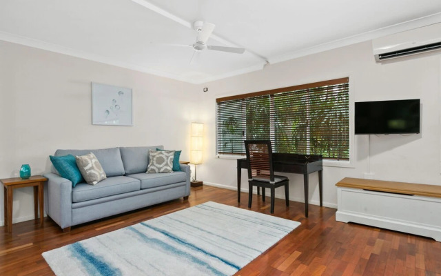Poolside Apt In Alamanda Beachfront Resort 41