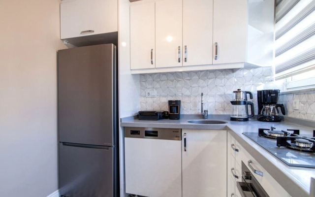 Modern Flat Close to Istiklal Street With Balcony