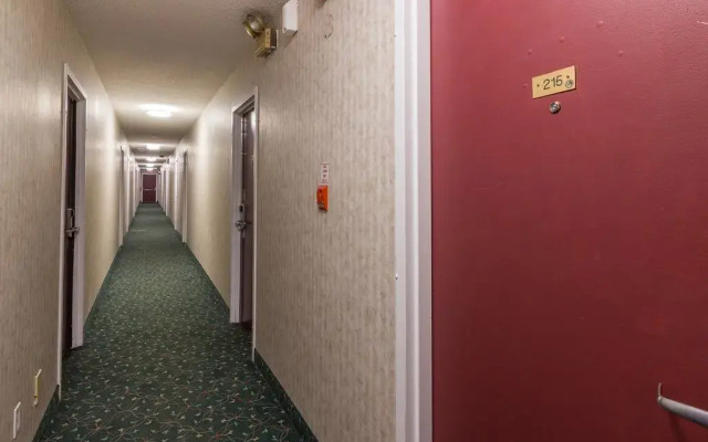 Canadas Best Value Inn Chinook Station