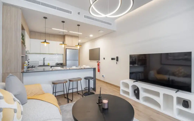 Classic Flat in JVC That Sleeps 2