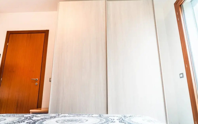 Comfortable Flat With Pool and Green Space